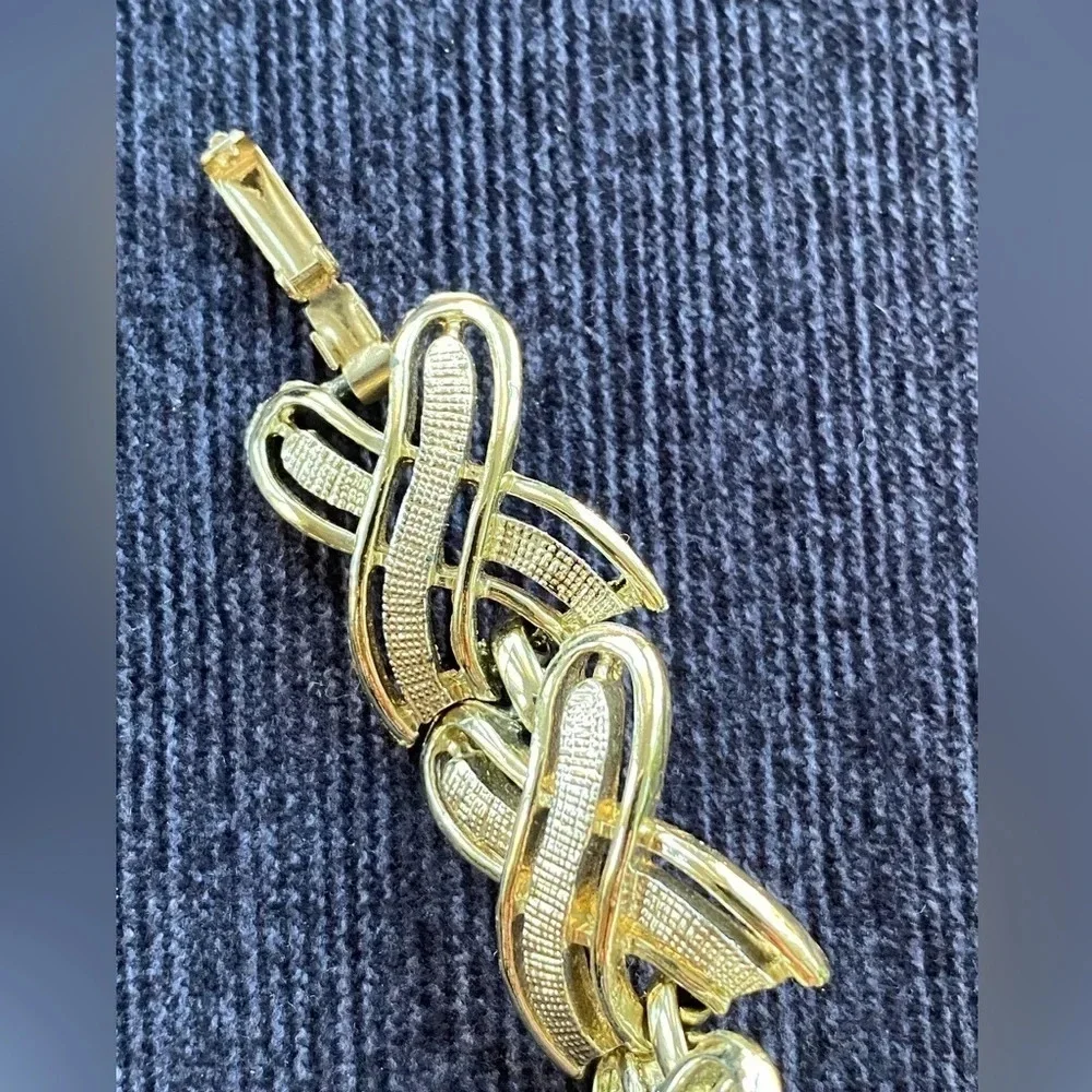 Vintage 80s Gold Tone Braided X Link Bracelet